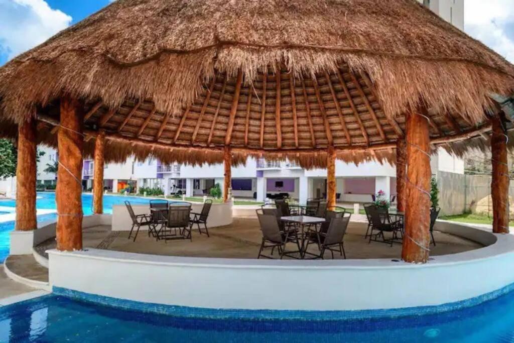 Home & Office Cancun Pool Eksteriør billede